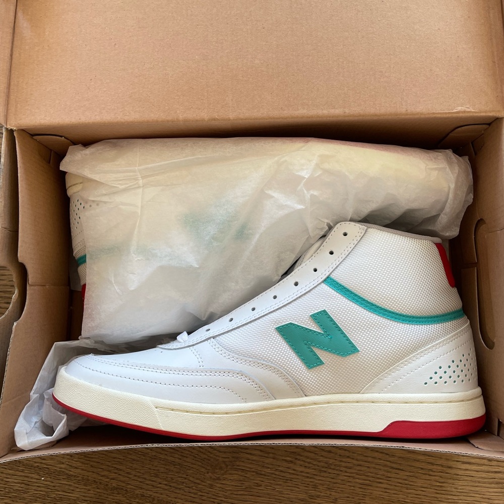 Men’s size 11.5 New Balance Numeric 440 discontinued color new never worn in box
